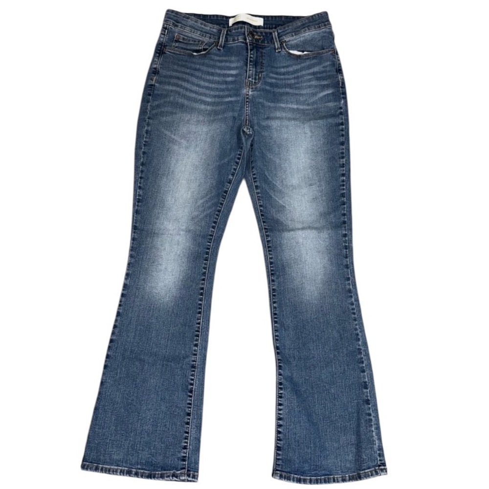 Women’s Signature Levi Strauss Mid Rise Bootcut Jeans Size 30x29 Faded Blue